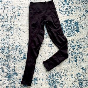 Women’s Lululemon black compression leggings
